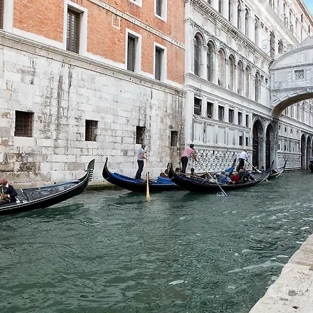 Appartement Biennale Ca Dario Venise