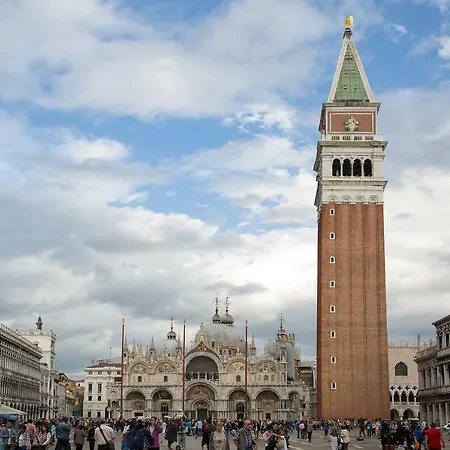 Biennale Ca Dario Venedig