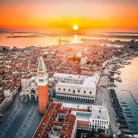 Biennale Ca Dario Venetië