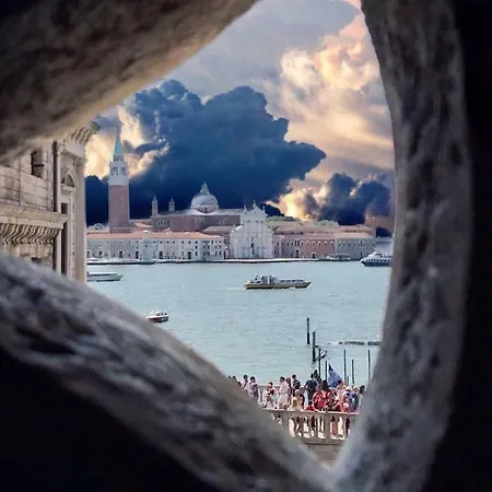 Biennale Ca Dario 公寓