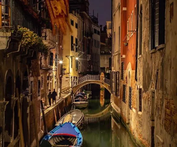 Biennale Ca Dario Apartament *